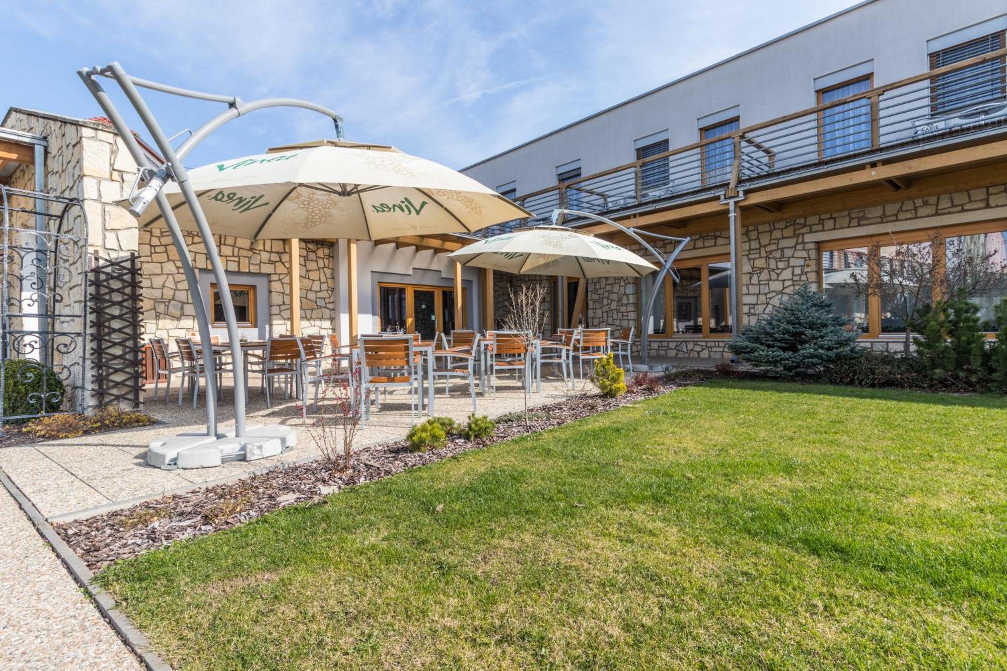 Hotel Kravi Hora Bořetice 외부 사진